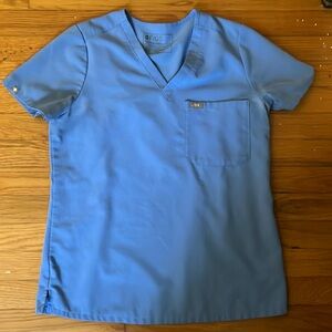Figs scrub top in ceil blue